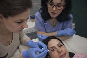 Ihličková mezoterapia (botox a kyselina hyalurónová) pre všetkých zdravotníckych pracovníkov - v Bratislave